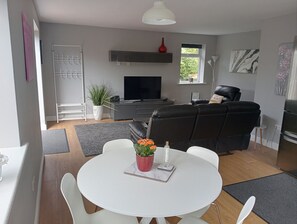 Apartment | Dining - Beautiful and Secluded ,detached Garden Apartment (York)