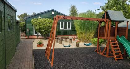 Beautiful and Secluded ,detached Garden Apartment