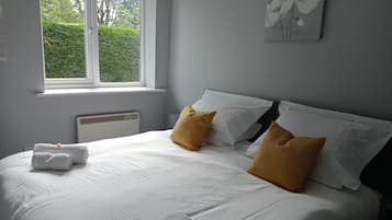 2 habitaciones, tabla de planchar con plancha y cuna de viaje