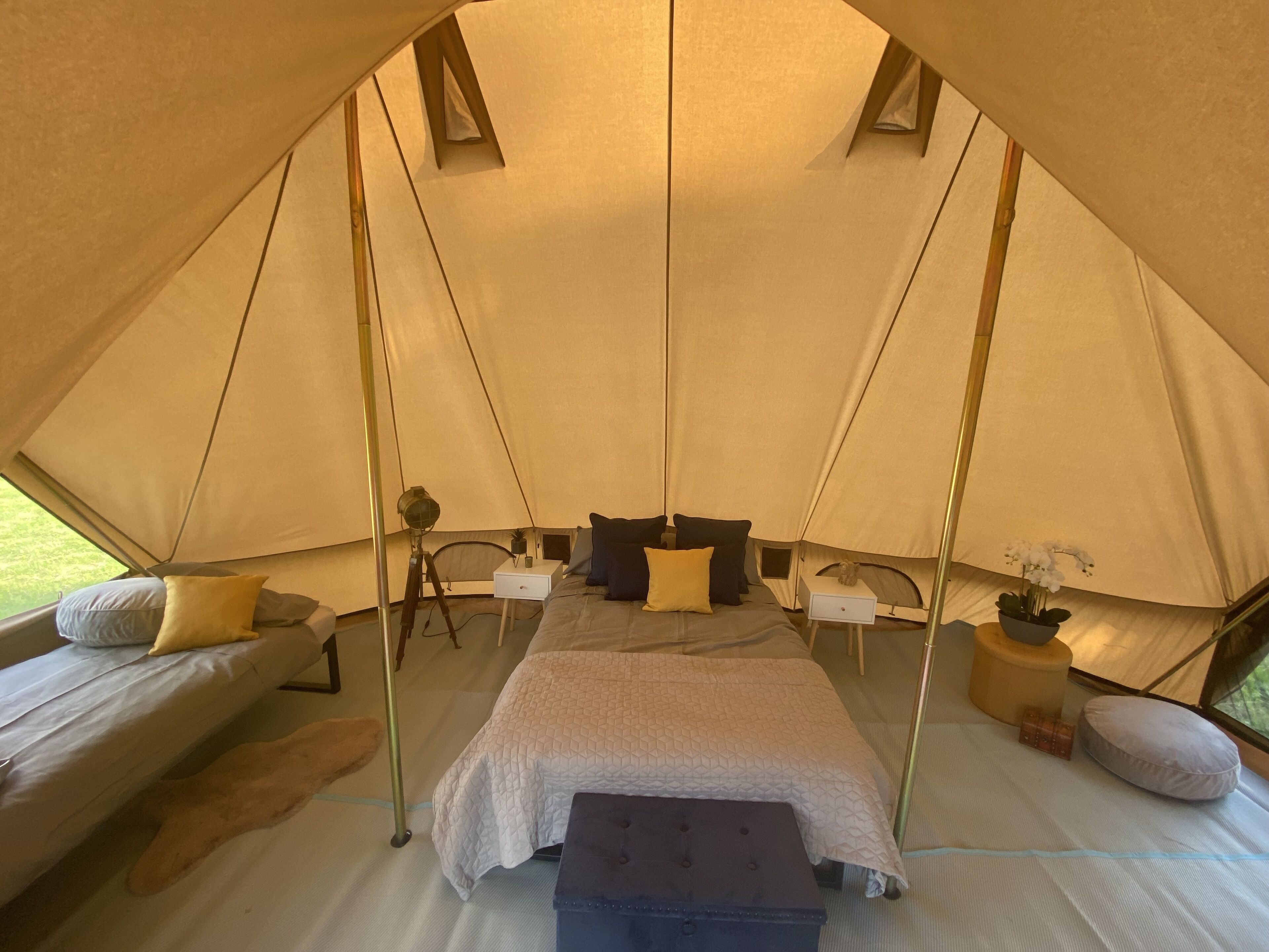 1 bedroom, bed sheets