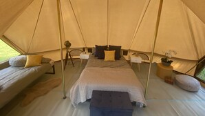 1 bedroom, bed sheets - Huge African Safari Tent 2 - Dog Friendly (Gaerwen)