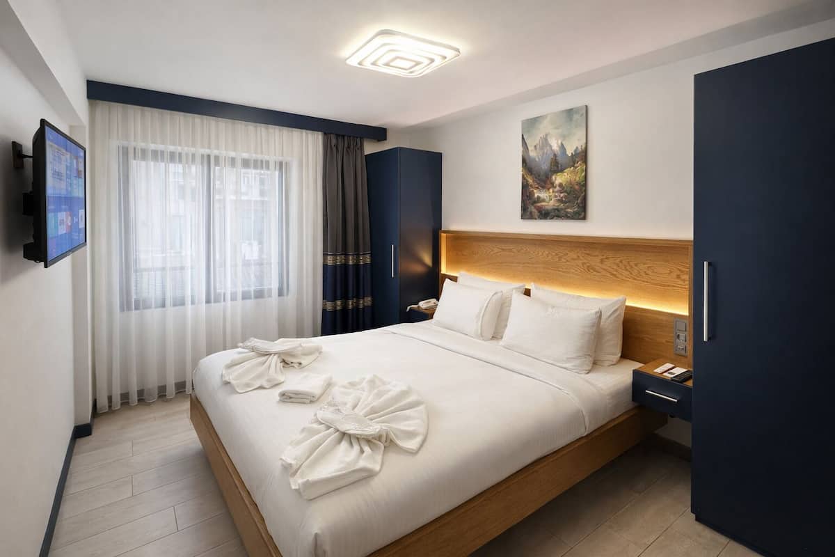 Deluxe Double Room | Egyptian cotton sheets, premium bedding, Select Comfort beds