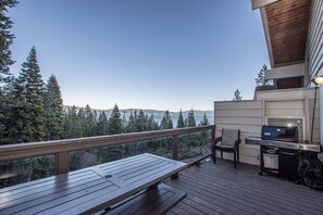 Property grounds - Weathertop by Hauserman Rentals (Tahoe City)