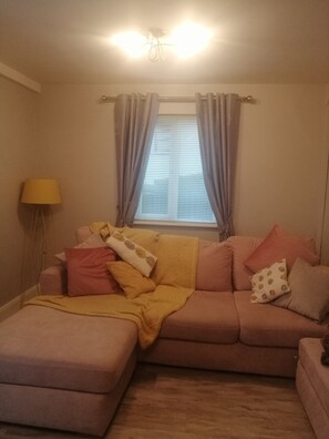 House, 1 Queen Bed | 1 bedroom, iron/ironing board, free WiFi, bed sheets - Star2-bed House in Banbridge Near Game of Thrones (Banbridge)