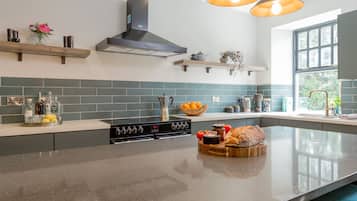 Luxury House, Private Bathroom (The Farmhouse) | Private kitchen