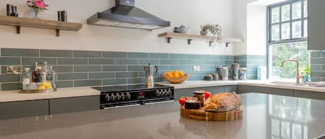 Luxury House, Private Bathroom (The Farmhouse) | Private kitchen