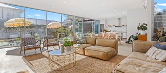 POOLSIDE PARADISE - MOUNT ELIZA