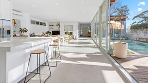 Dining - POOLSIDE PARADISE - MOUNT ELIZA (Mount Eliza)