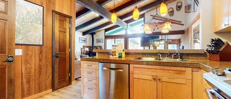 Appart'hôtel, 4 chambres | Cuisine privée | Réfrigérateur, four, cafetière/bouilloire, grille-pain