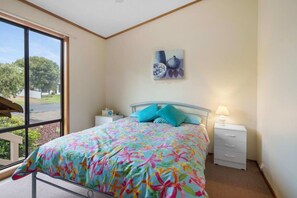 3 bedrooms, iron/ironing board, wheelchair access - Cave Street Retreat - 38 Cave Street, Goolwa Beach (Goolwa Beach)