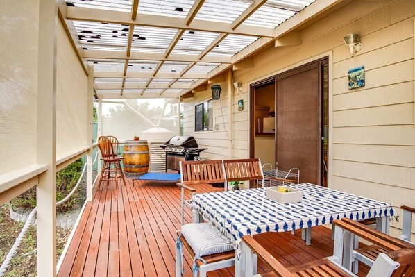Outdoor dining