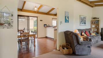 TV, DVD player, books, stereo