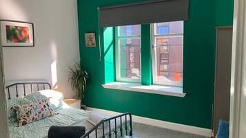 2 bedrooms, desk, iron/ironing board, WiFi