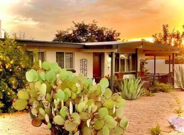 Exterior detail - Casa Encanto Family Friendly w/Private Pool, 72" TV, Arcade (Sahuarita)