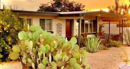 Casa Encanto Family Friendly w/Private Pool, 72" TV, Arcade