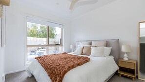 4 bedrooms, free WiFi, bed sheets - Seascape @ The Cape - Full Linen, Wifi & Pets on application. (Cape Paterson)