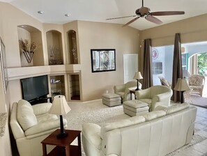 Téléviseur connecté, livres, imprimante