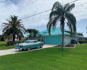 Property grounds - Family Canal House/ Heated Pool, Kayaks, BBQ, Lift (Cape Coral)