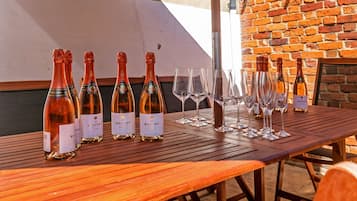 Luxury Cottage, Private Bathroom, City View ( The Nestle House) | Garden