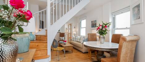 Luxury Cottage, Private Bathroom, City View ( The Nestle House) | Restaurant