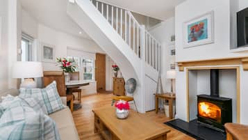 Luxury Cottage, Private Bathroom, City View ( The Nestle House) | Lounge