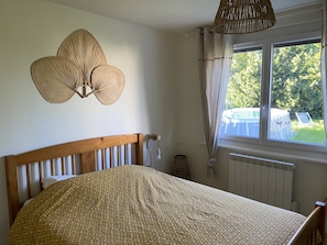 1 bedroom, travel crib, free WiFi, bed sheets
