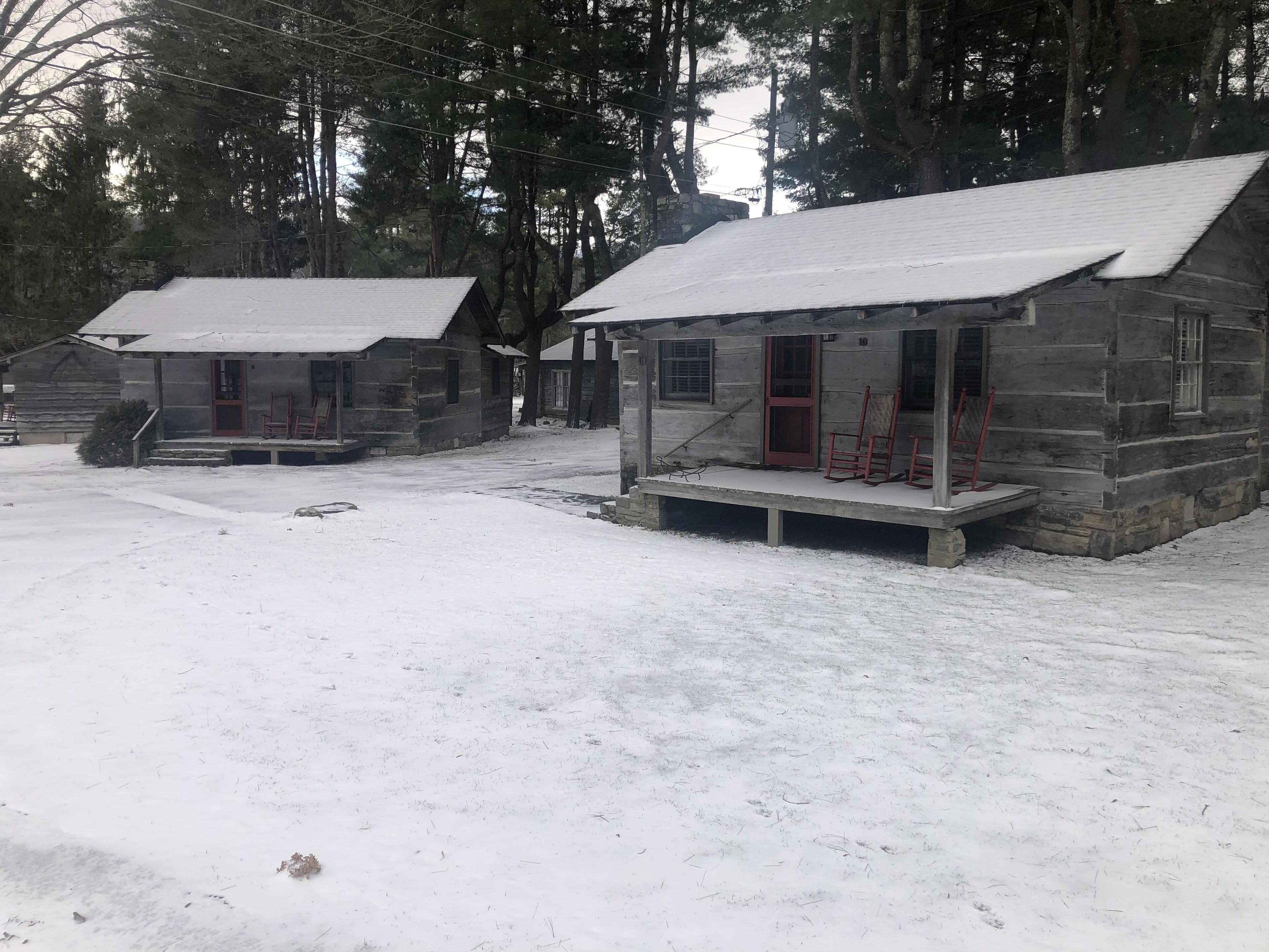 Cabin 10 - Cozy ski retreat in Cabin 10 at Pioneer Village, Maggie Valley NC