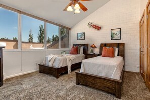 2 Schlafzimmer, Schreibtisch, Bügeleisen/Bügelbrett, WLAN