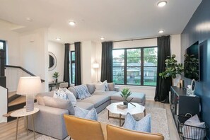 TV, offices - 2 Mi to DT + King Beds & Garage (Nashville)