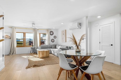 Beach Getaway in the Heart of Capitola Village!