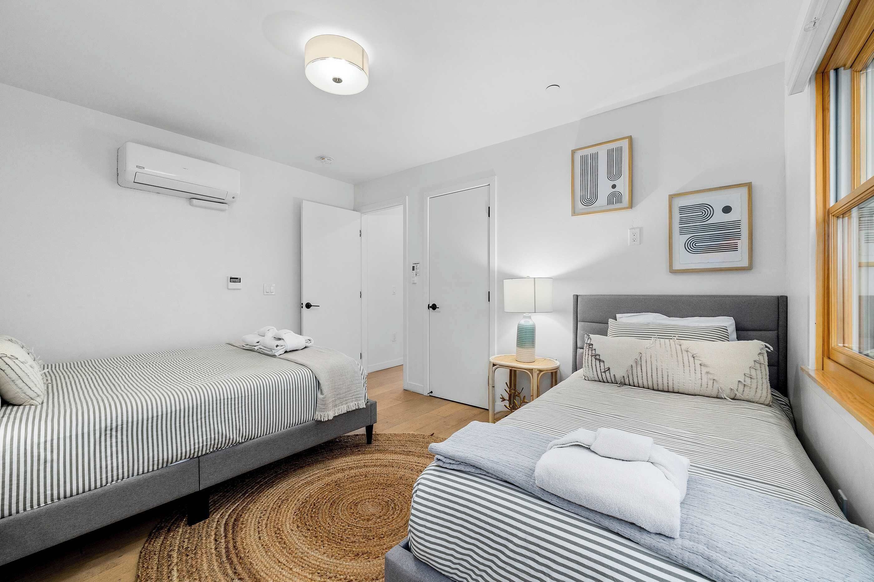 2 bedrooms, desk, travel crib, WiFi