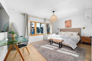 2 habitaciones, escritorio, cuna de viaje y wifi 