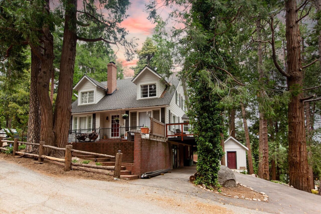 Alpine Farmhouse - Unique home on a large lot w/AC