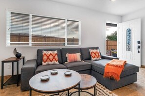 TV, fireplace, offices - Haven Rock: The Secluded Sanctuary Experience (Joshua Tree)