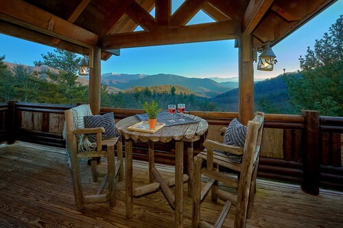 Enormous Luxury - Pool - Borders National Park/Private Trail - 4 Stories - Media