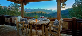 Enormous Luxury - Pool - Borders National Park/Private Trail - 4 Stories - Media