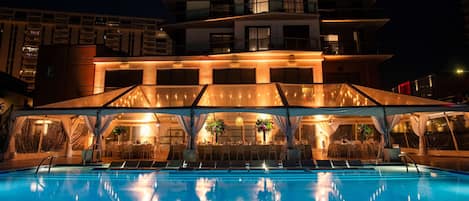 Indoor pool, seasonal outdoor pool