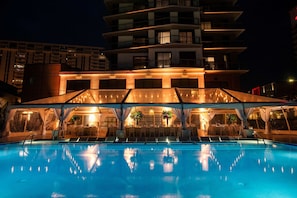 Indoor pool, seasonal outdoor pool - Embassy Suites by Hilton Virginia Beach Oceanfront Resort (Virginia Beach)