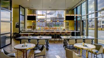 Beach views, serves lunch and dinner