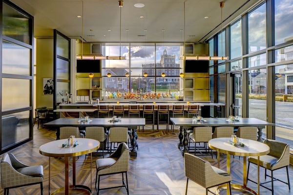 Beach views, serves lunch and dinner