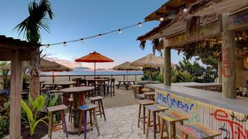 Beach views, serves lunch and dinner