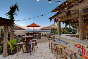 海灘景；供應午餐及晚餐