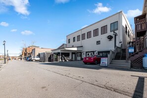 Exterior - Modern Penthouse Suite in historic downtown Blue Ridge, GA (Blue Ridge)