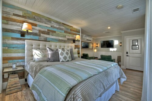 Modern Penthouse Suite in historic downtown Blue Ridge, GA