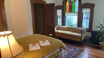 Standard Room, 1 Queen Bed, Non Smoking, Bathtub (The Rumi Room) | Individually decorated, individually furnished, laptop workspace
