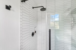 Haartrockner, Seife, Shampoo, Toilettenpapier