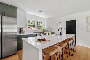 Fridge, microwave, oven, stovetop - Beautiful Backyard! | Angel Oak in Park Circle (North Charleston)