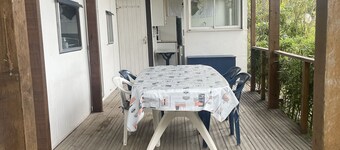 Comfortable bungalow near the sea