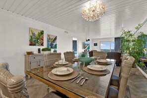 Dining - Seagull`s Beachfront Retreat Near Island Bike Path (South Padre Island)