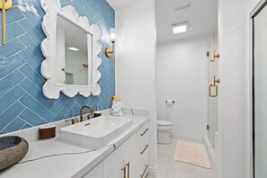 Unclassified image, 4 of 34, button